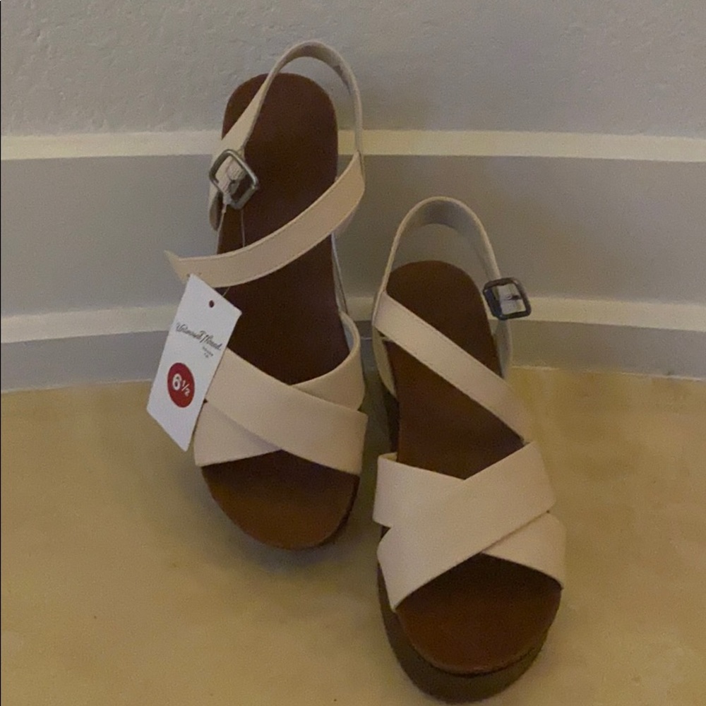 Brand new never worn Universal Thread sandals